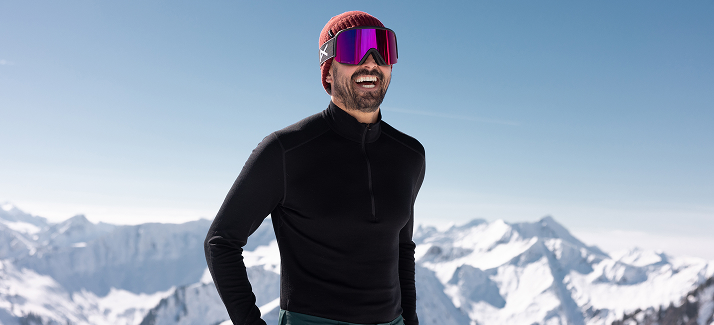 man in thermokleding op de piste