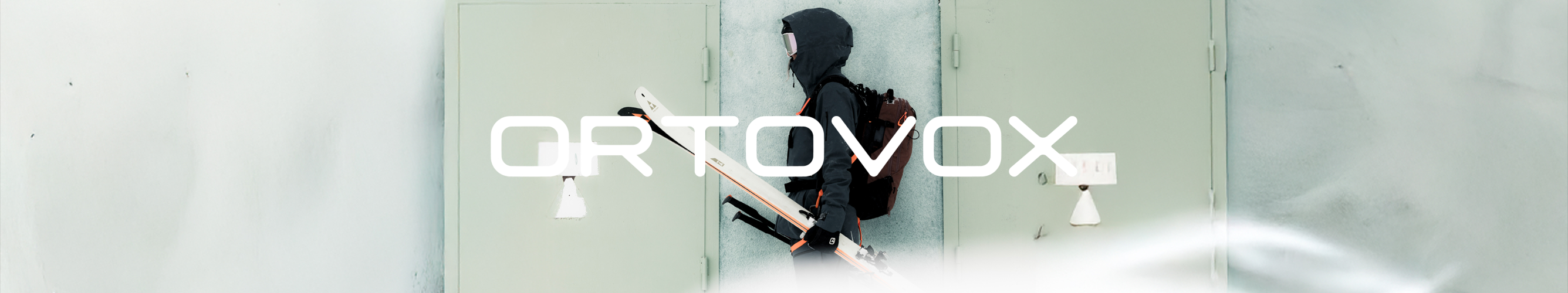 skiër maakt zich klaar voor een afdaling