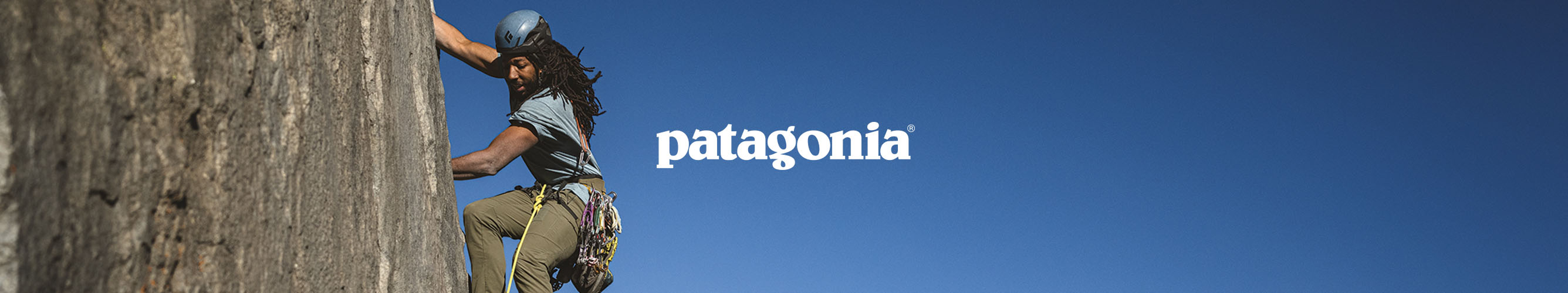 bergbeklimmer in Patagonia-uitrusting in gebergte